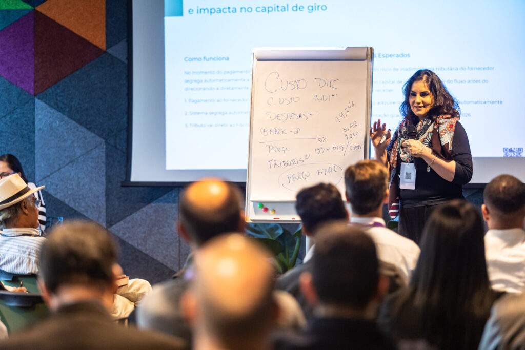 Maira Kfouri, Senior Tax Lawyer da M Maia Advogados palestrando no evento Reforma Tributária e impactos para setor da construção